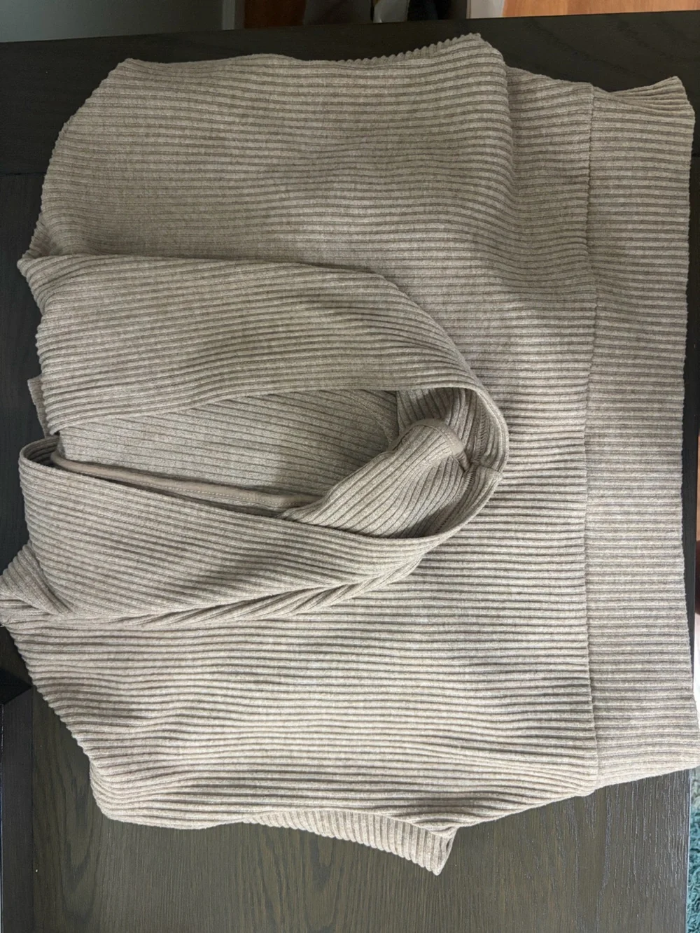 ALO Yoga lightweight cropped